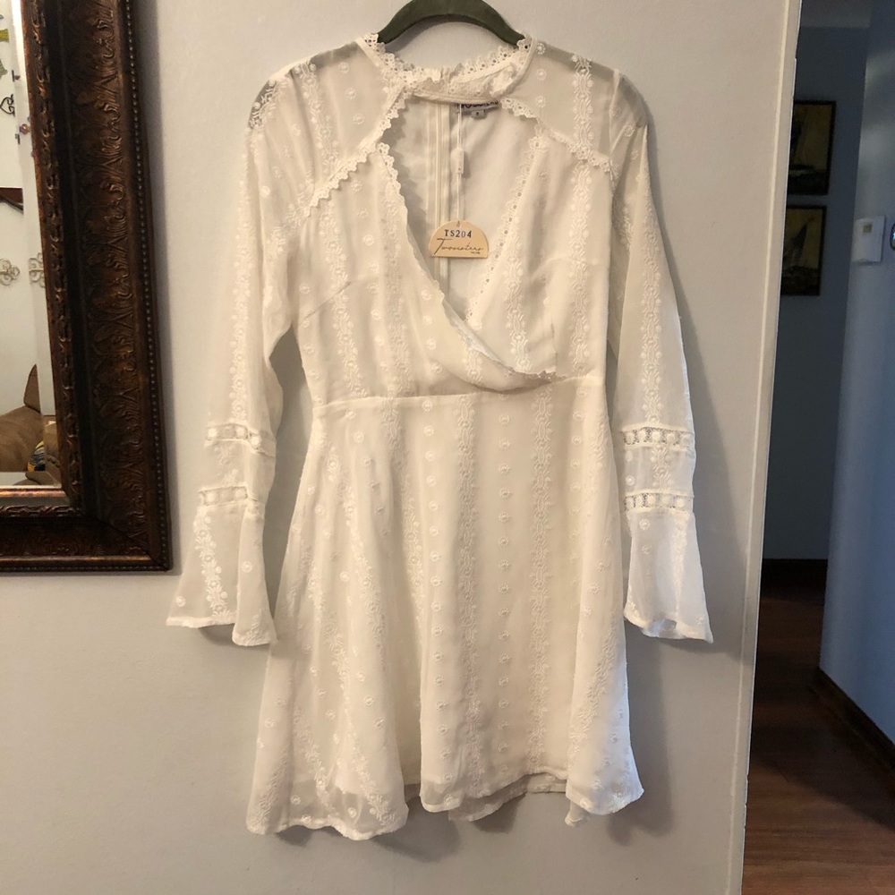 NWT White Lace Detailed Two Sisters Dress